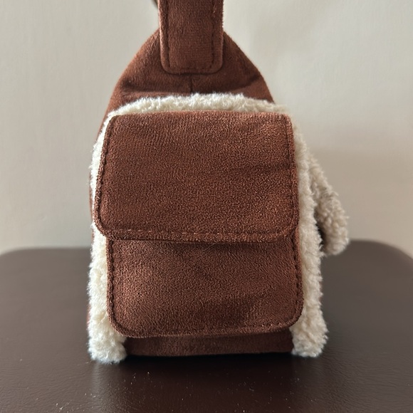 W Concept Shearling Shoulder Bag - Picture 4 of 15